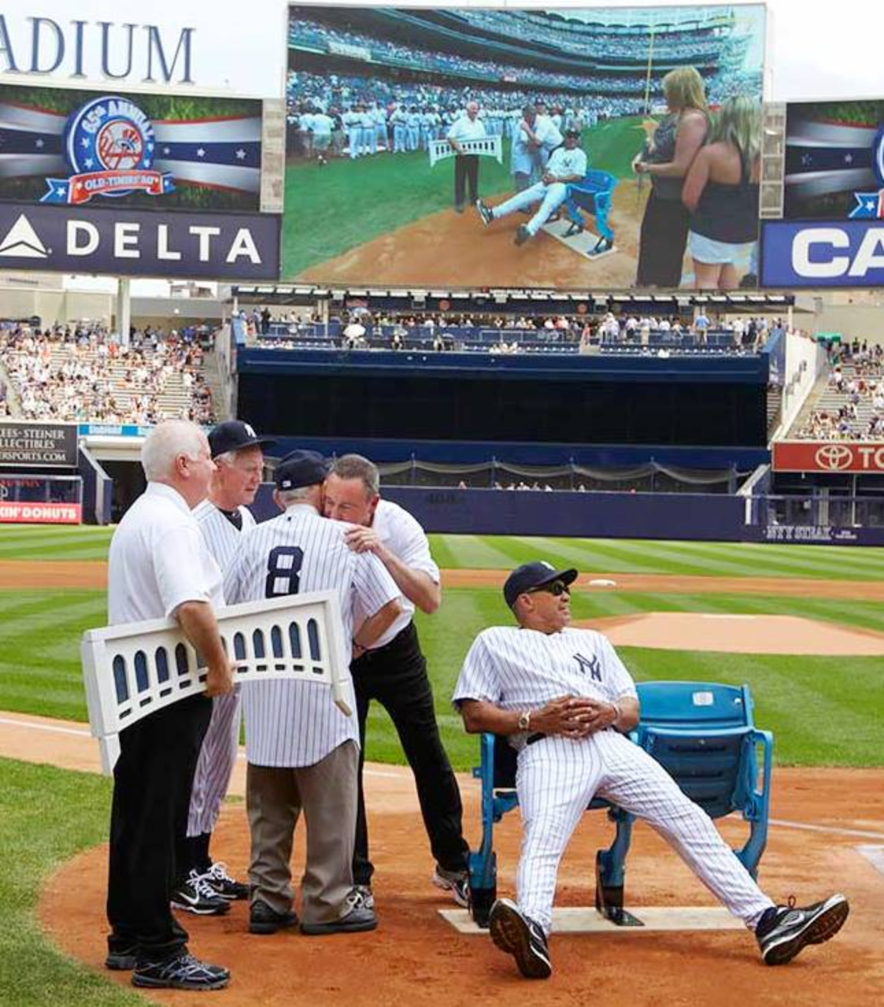 2011-0626-Reggie-Jackson-Yogi-Berra-Gene-Monahan-opxx-41244c..jpg