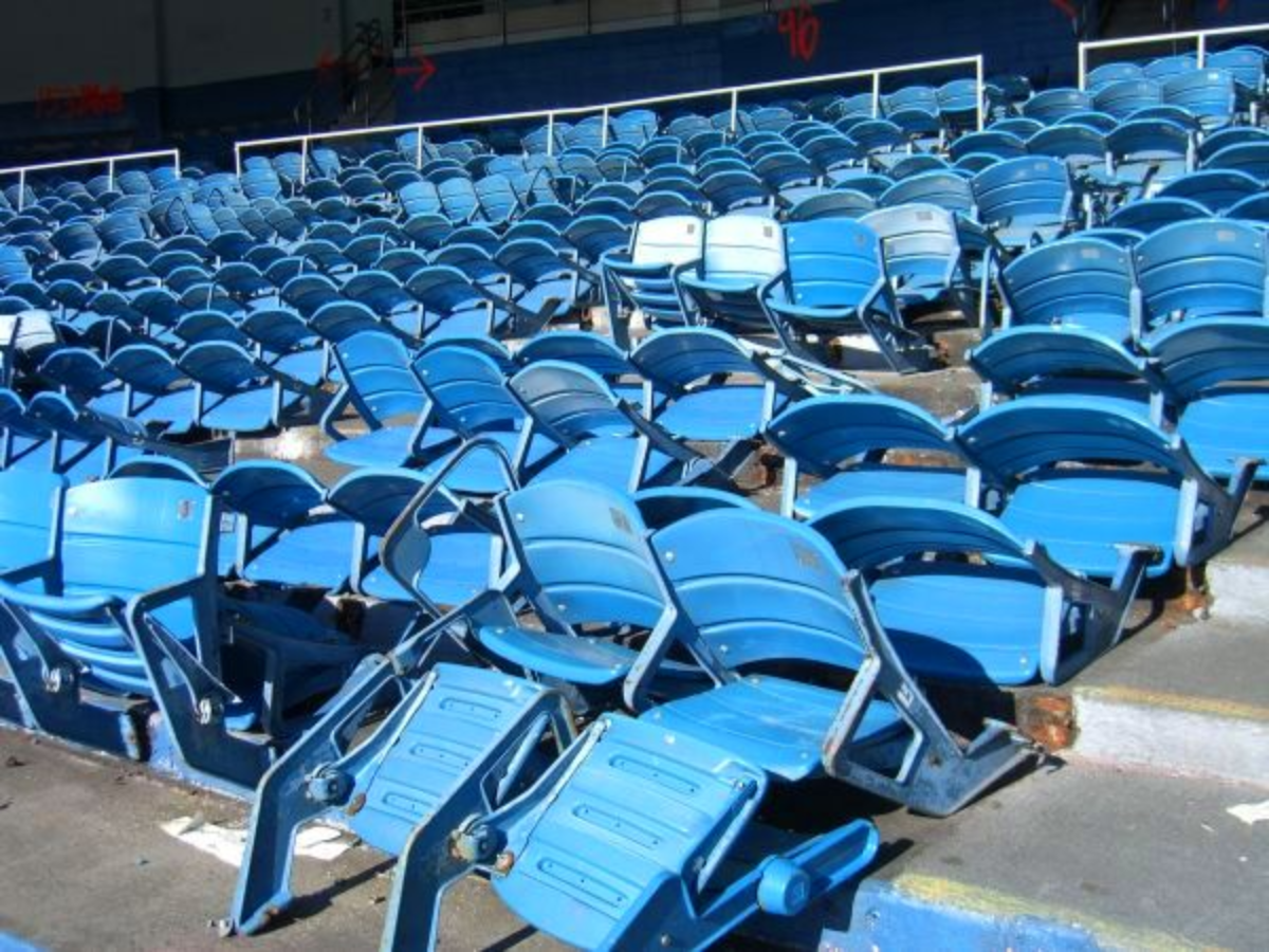 yankee-stadium-seat-removal..jpg